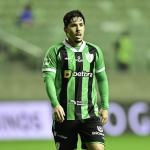 Meia do América sofre lesão no tornozelo e é desfalque para duelo na Série B