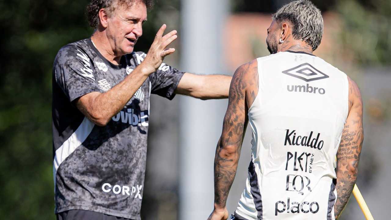 Cuca testa variações táticas na intertemporada do Santos