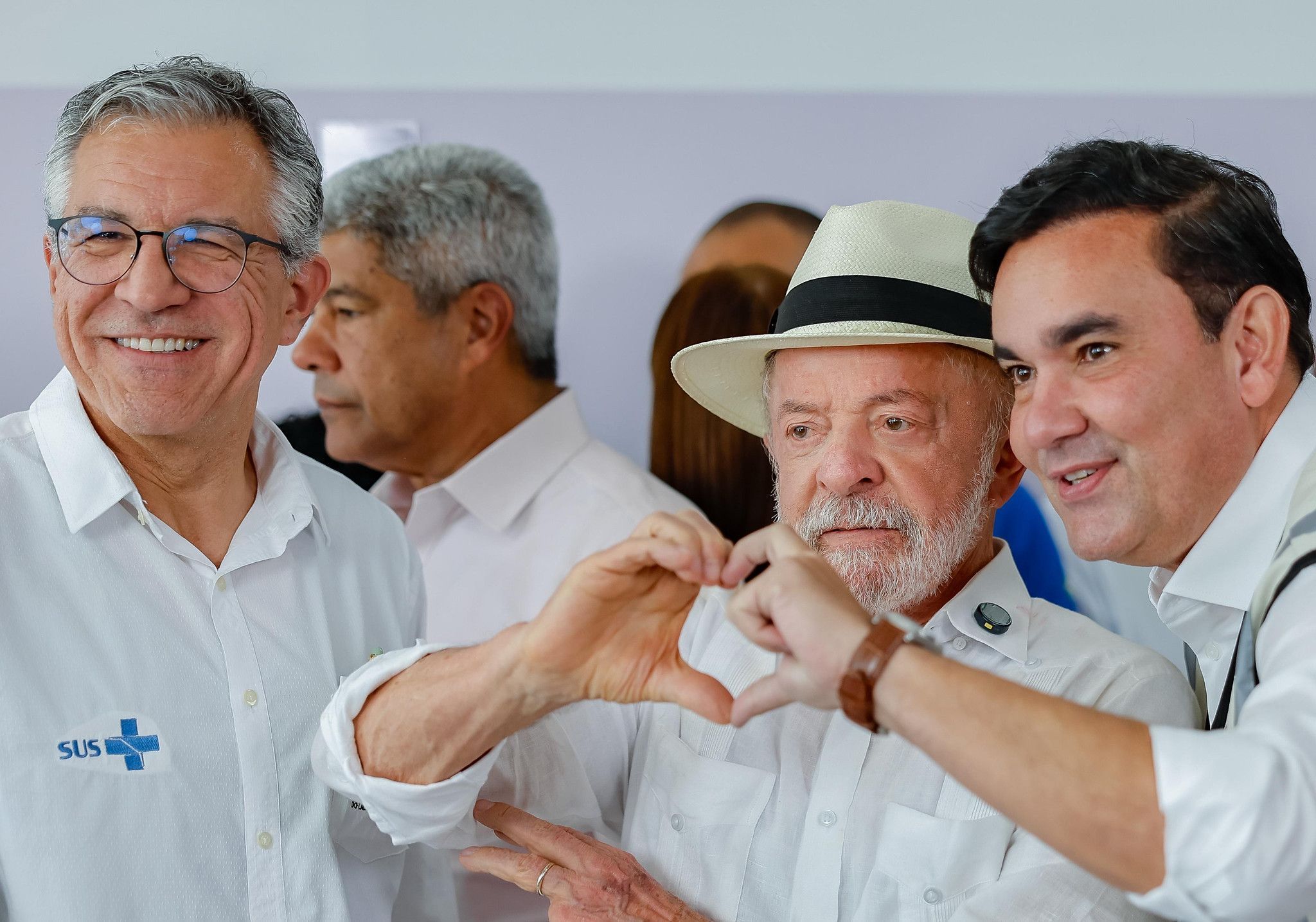 Na Bahia, Lula encontra Wagner e evita falar sobre repercussão do caso Master