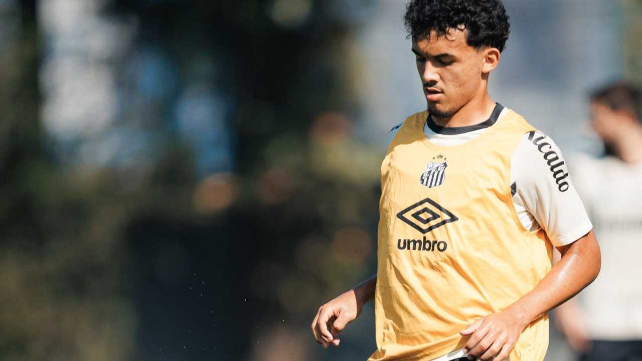 Pepê Firmino sofre lesão muscular e vira desfalque no Santos
