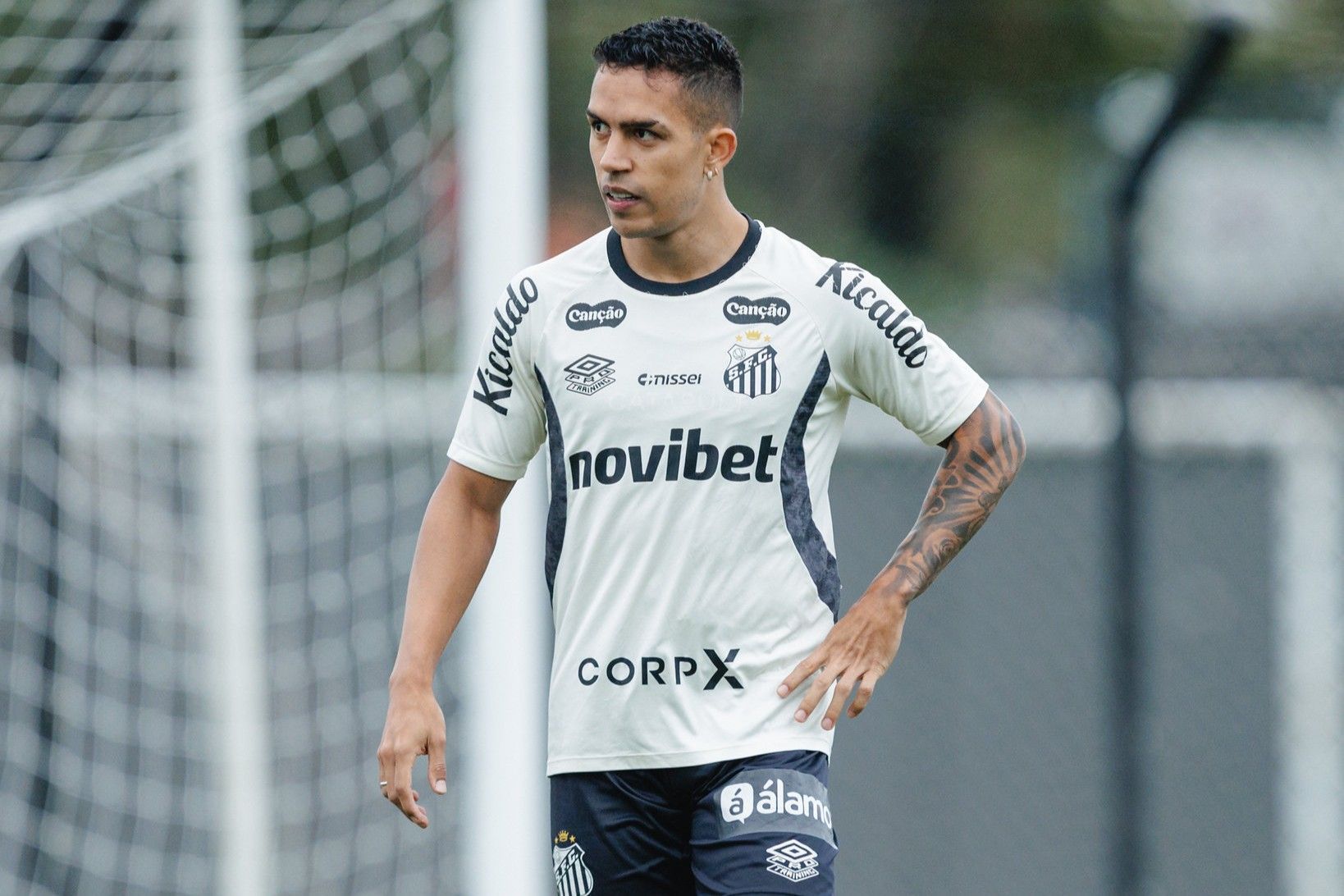 Escalação do Santos: Cuca não terá trio para amistoso contra União São João