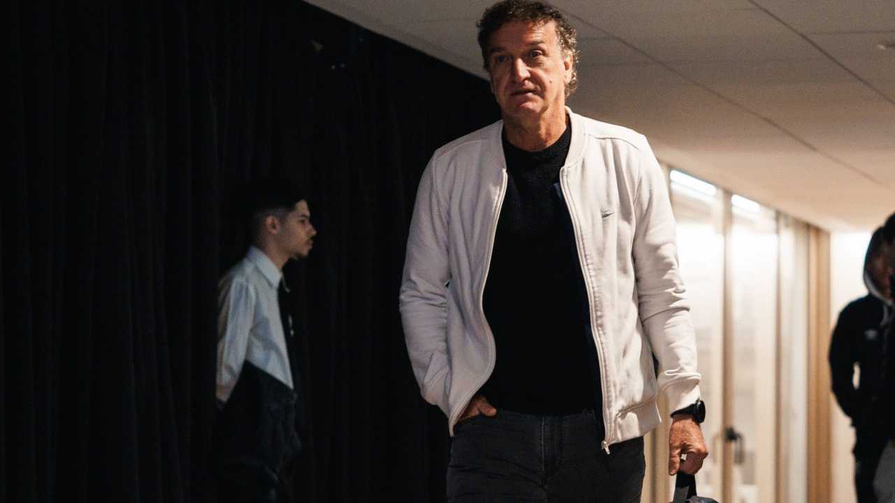 Cuca busca alternativas para elenco enxuto do Santos
