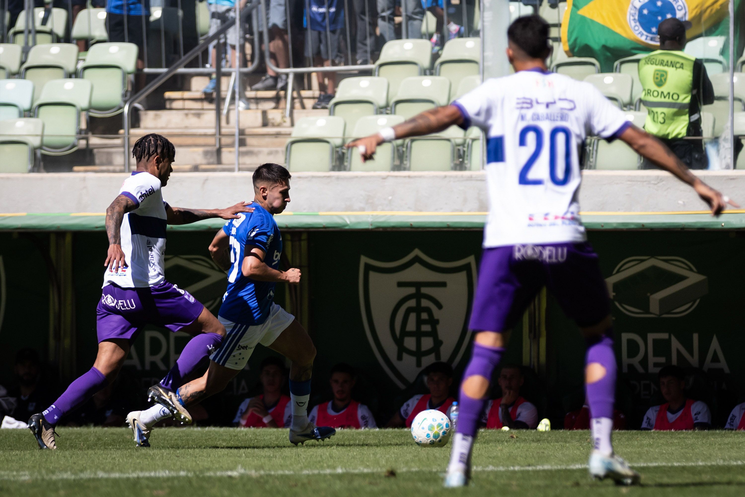 Cruzeiro: Artur Jorge avalia estreia de Rojas em amistoso contra o Defensor-URU
