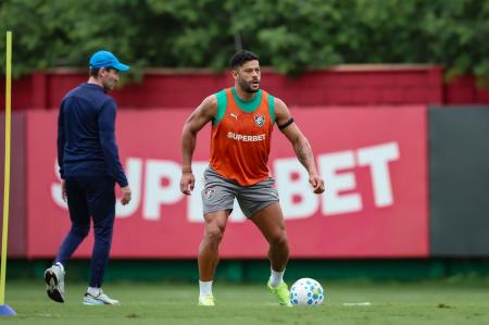 Hulk em treinamento pelo Fluminense