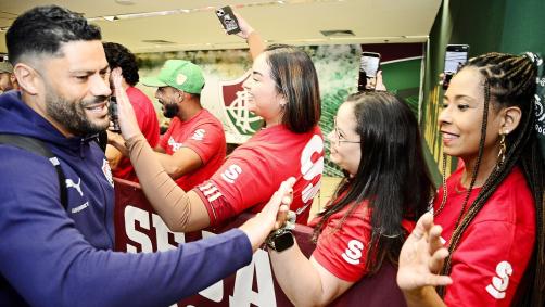 Estreia de Hulk pelo Fluminense em amistoso contra o Nova Iguaçu no Maracanã