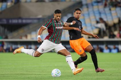 Estreia de Hulk pelo Fluminense em amistoso contra o Nova Iguaçu no Maracanã