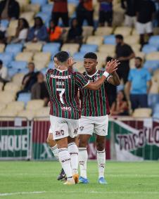 Estreia de Hulk pelo Fluminense em amistoso contra o Nova Iguaçu no Maracanã