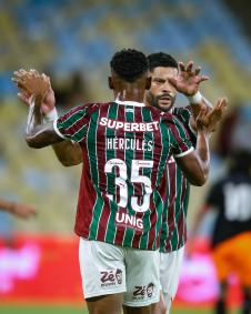 Estreia de Hulk pelo Fluminense em amistoso contra o Nova Iguaçu no Maracanã