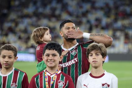 Estreia de Hulk pelo Fluminense em amistoso contra o Nova Iguaçu no Maracanã