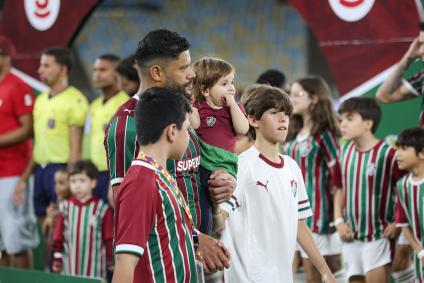Estreia de Hulk pelo Fluminense em amistoso contra o Nova Iguaçu no Maracanã