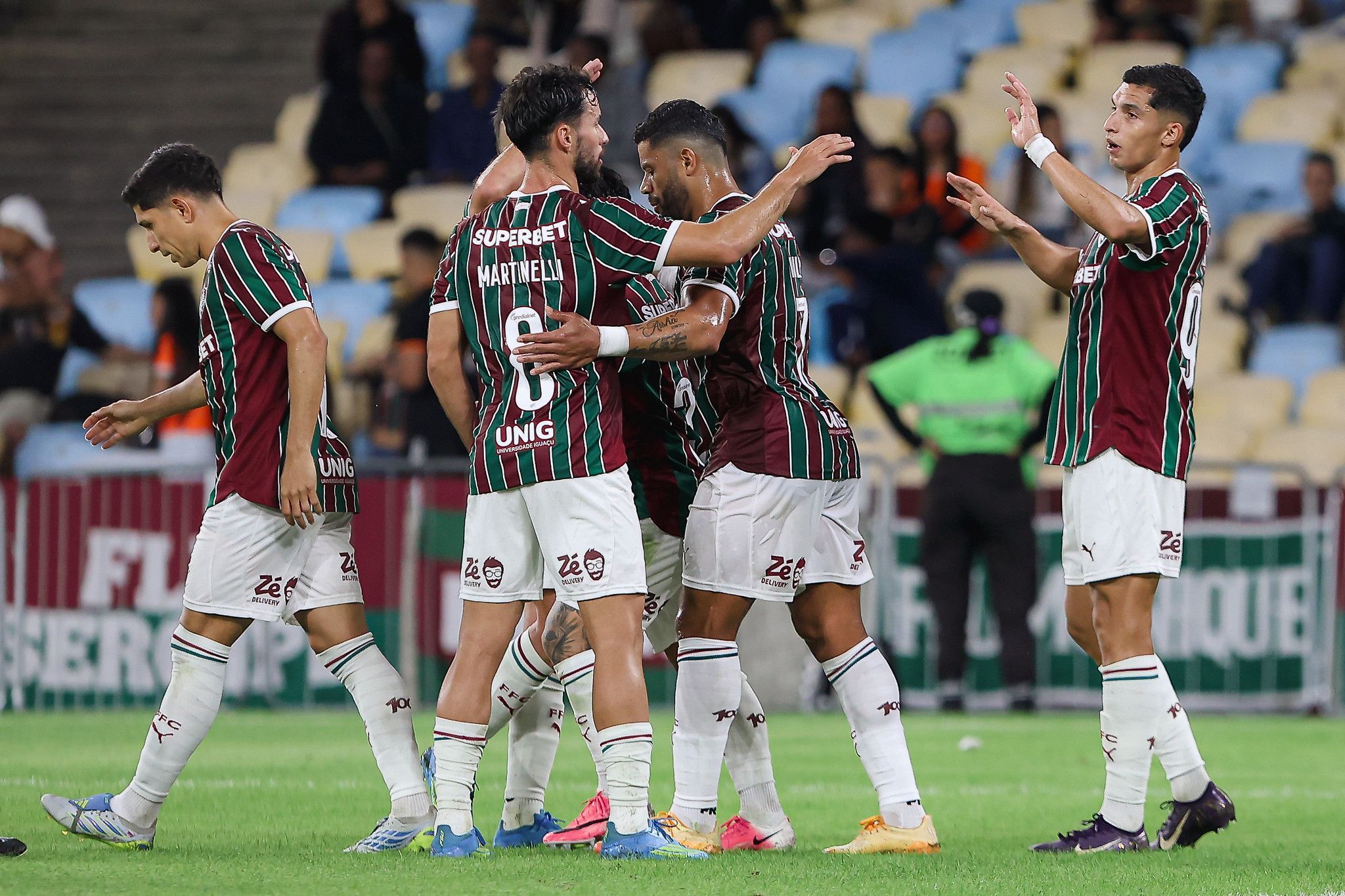 Savarino rouba cena na estreia de Hulk, e Fluminense goleia Nova Iguaçu em amistoso