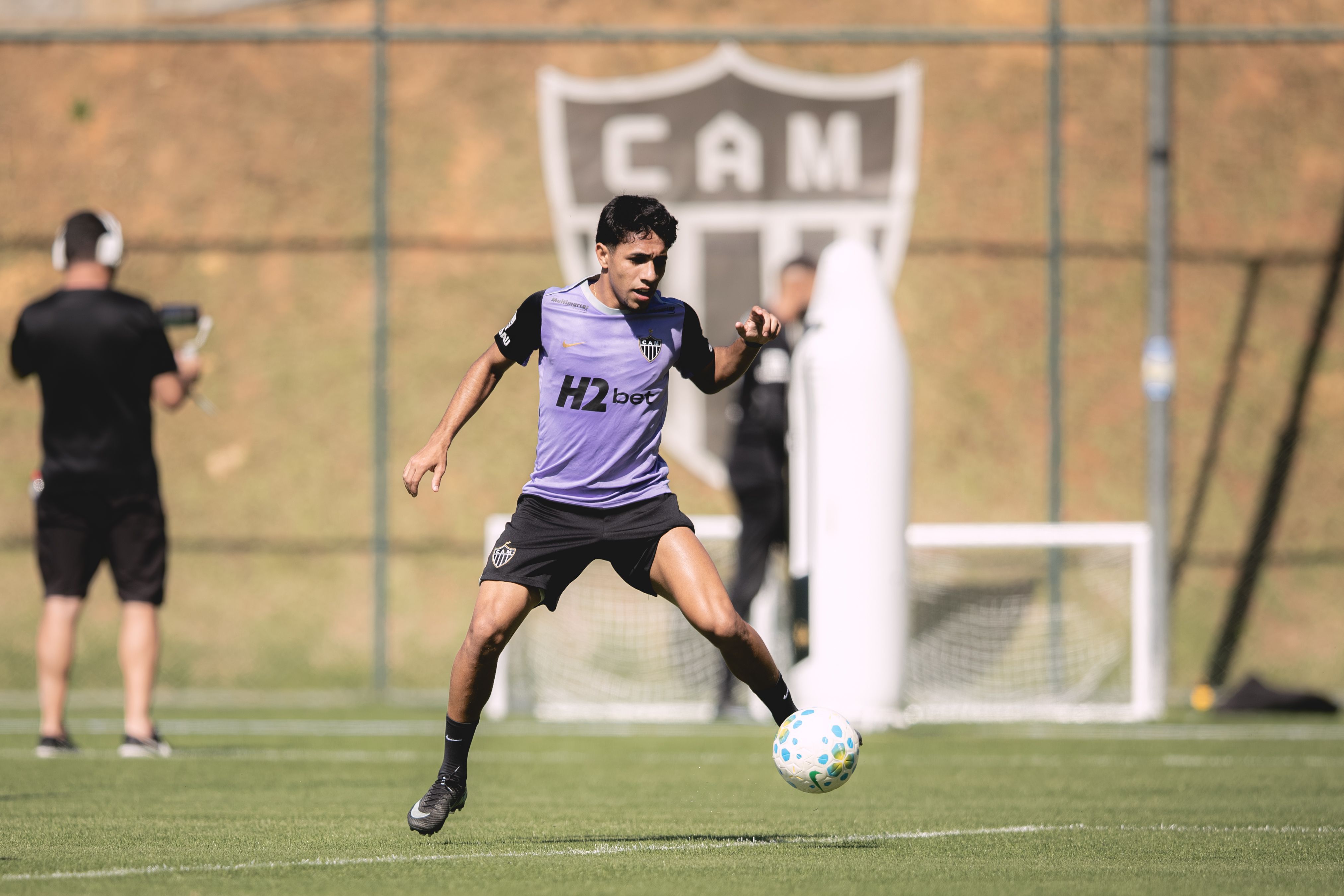Lateral do Atlético revela ‘sonho de Europa’ e prega paciência por titularidade