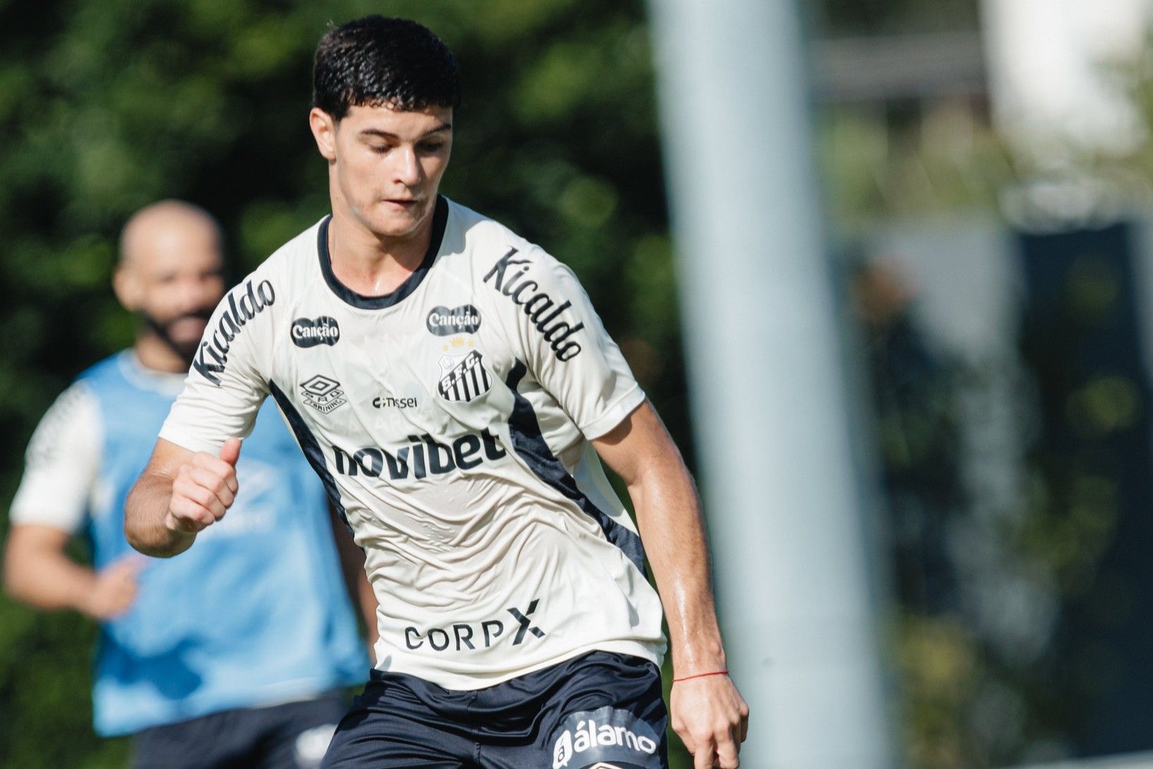 Como o aprendizado lúdico complexo ajuda jovens do Santos durante os jogos