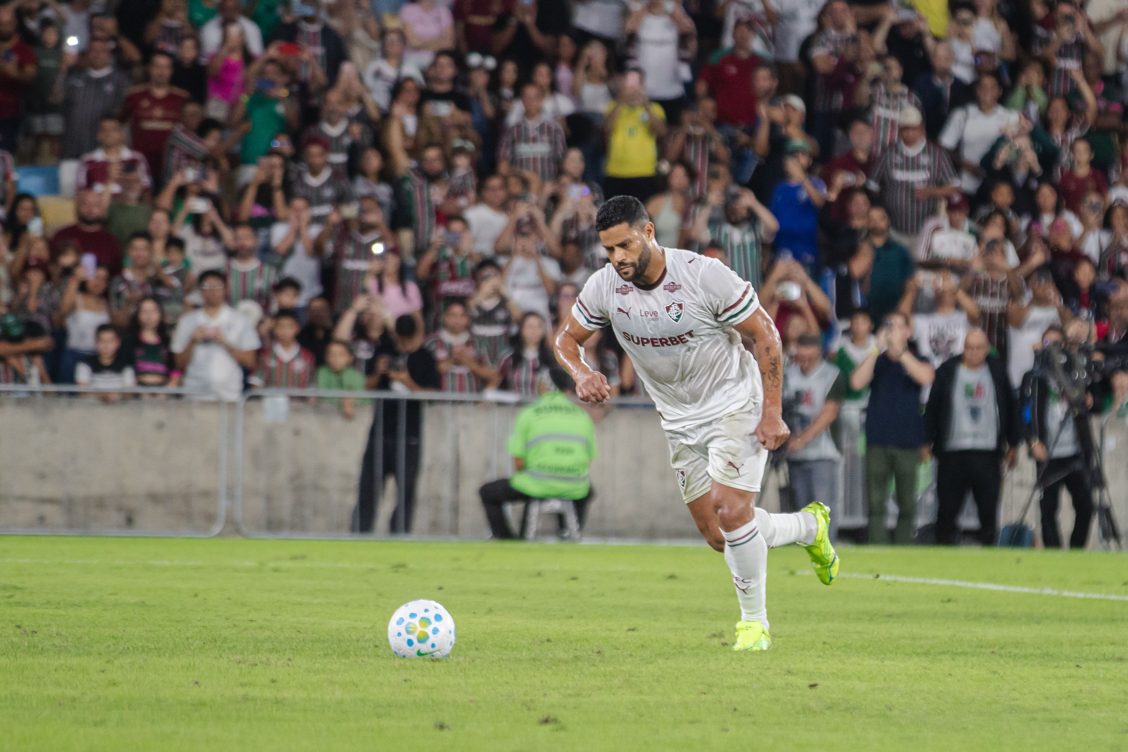 De pênalti, Hulk marca primeiro gol com a camisa do Fluminense
