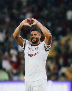 Hulk comemora primeiro gol pelo Fluminense