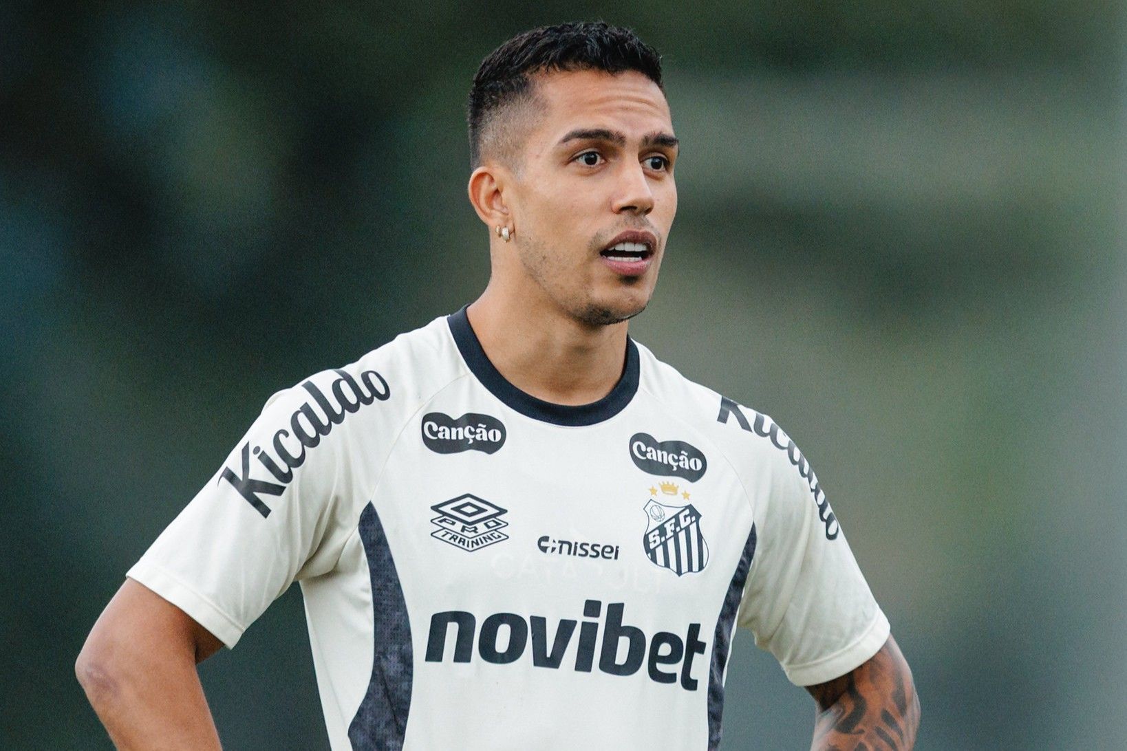 Igor Vinicius fica 100% e deve ser titular em Botafogo x Santos