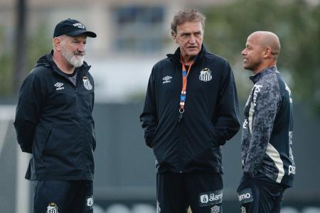Comissão técnica do Santos no CT Rei Pelé
