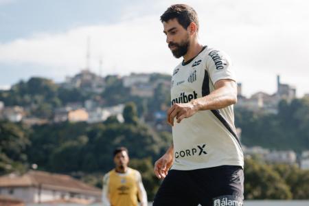 Luan Peres no CT Rei Pelé