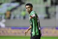 Segovinha reage a gol e comenta 'nova função' após empate do América