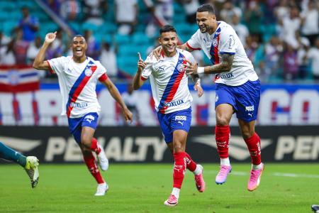 Nestor marcou um dos gols da vitória do Bahia na Fonte Nova