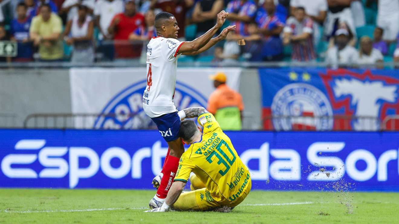 Capitão do Bahia elogia atuação em vitória contra Chape após ‘baques’ no pré-Copa