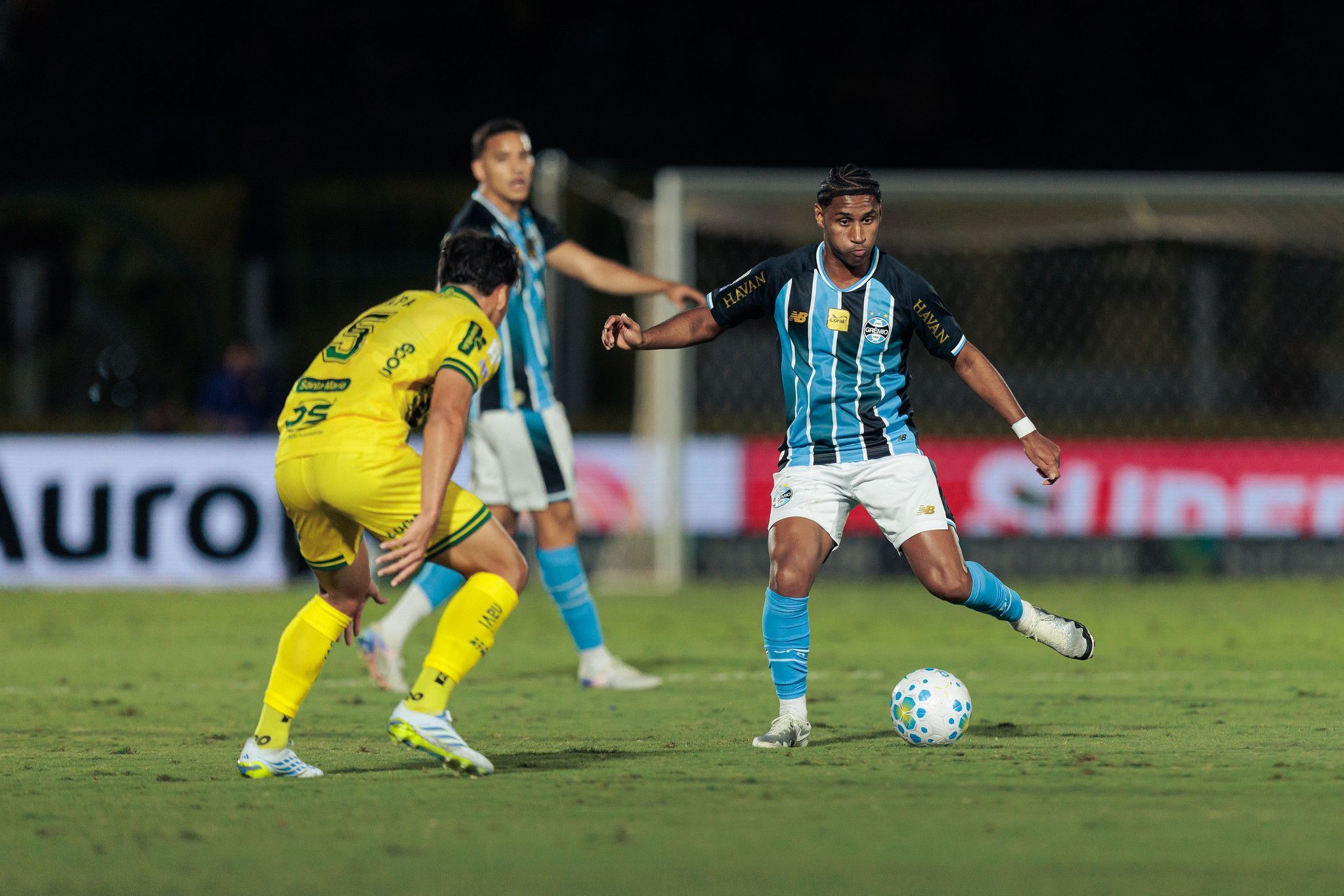 Grêmio perde para Mirassol, se complica e segue próximo do Z4 no Brasileirão