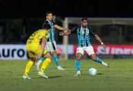 Grêmio perde para Mirassol, se complica e segue próximo do Z4 no Brasileirão