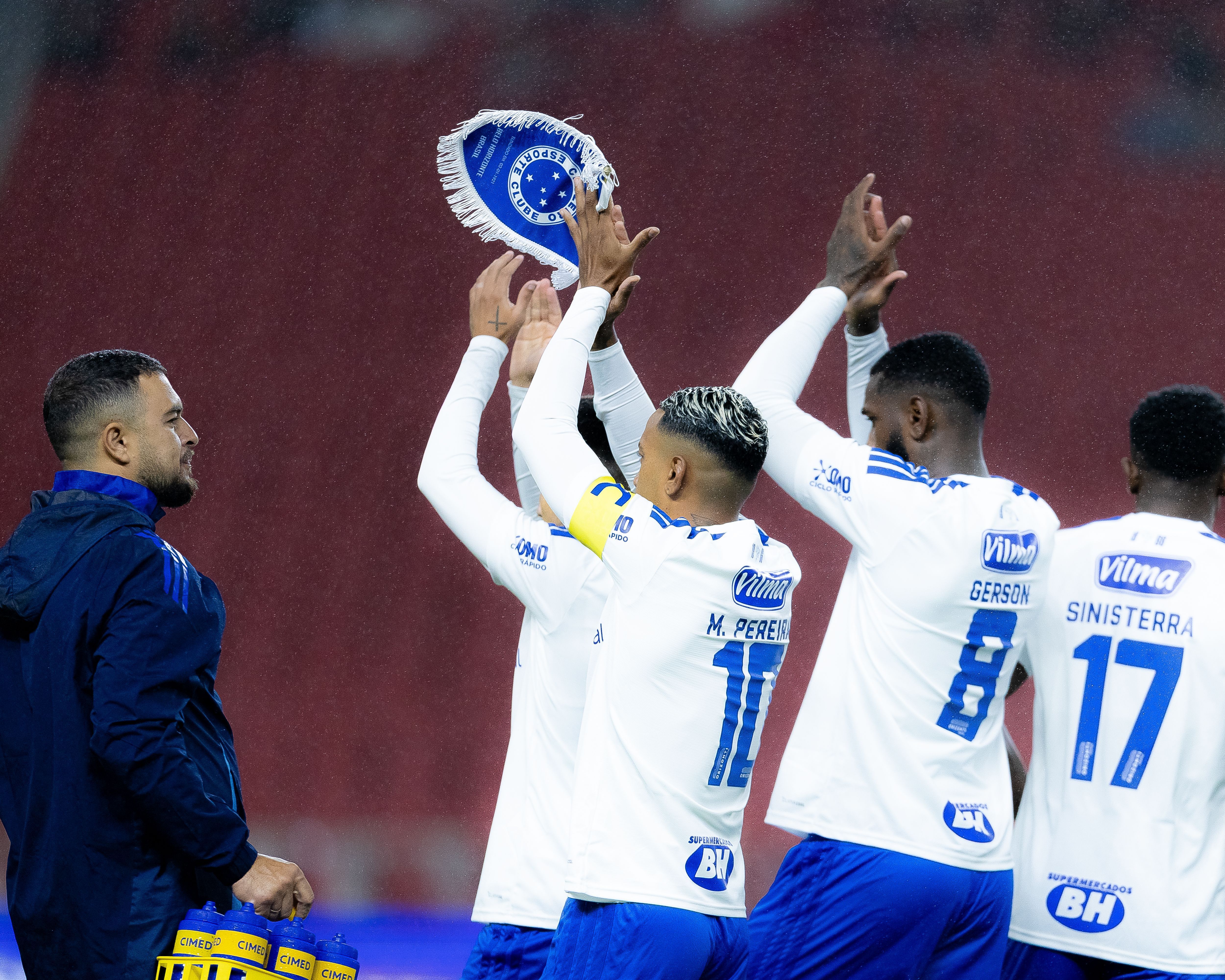 Cruzeiro vence o Inter e encerra jejum de mais de uma década no Beira-Rio