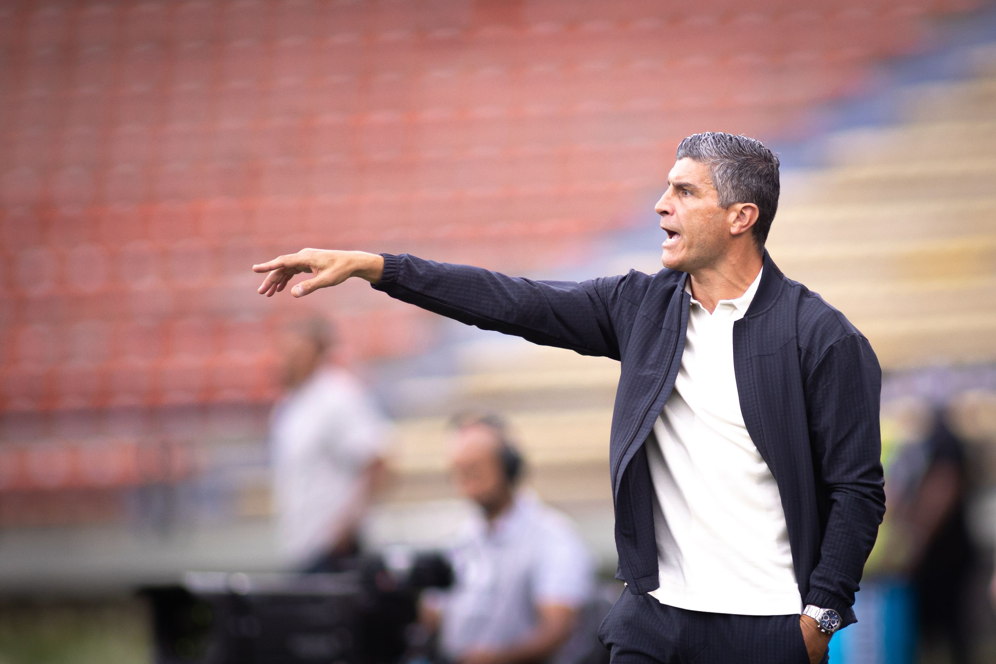 Escalação do Vasco: Pedro Emanuel deve fazer mudanças pela Copa Sul-Americana