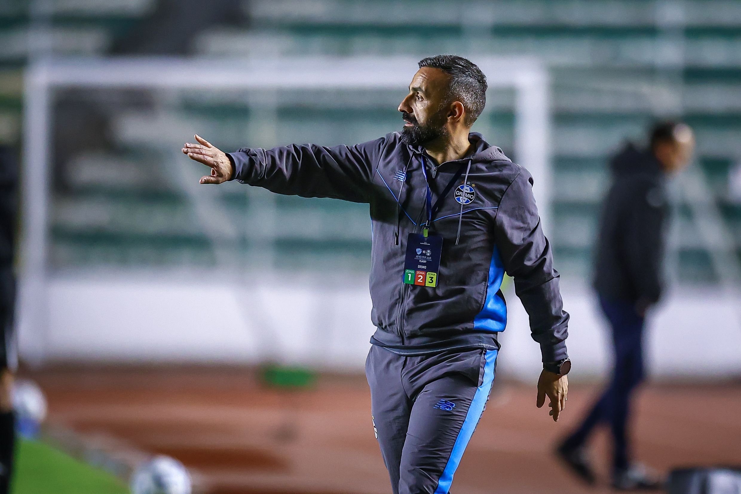 Auxiliar do Grêmio, Vitor Severino projeta classificação às oitavas da Sul-Americana