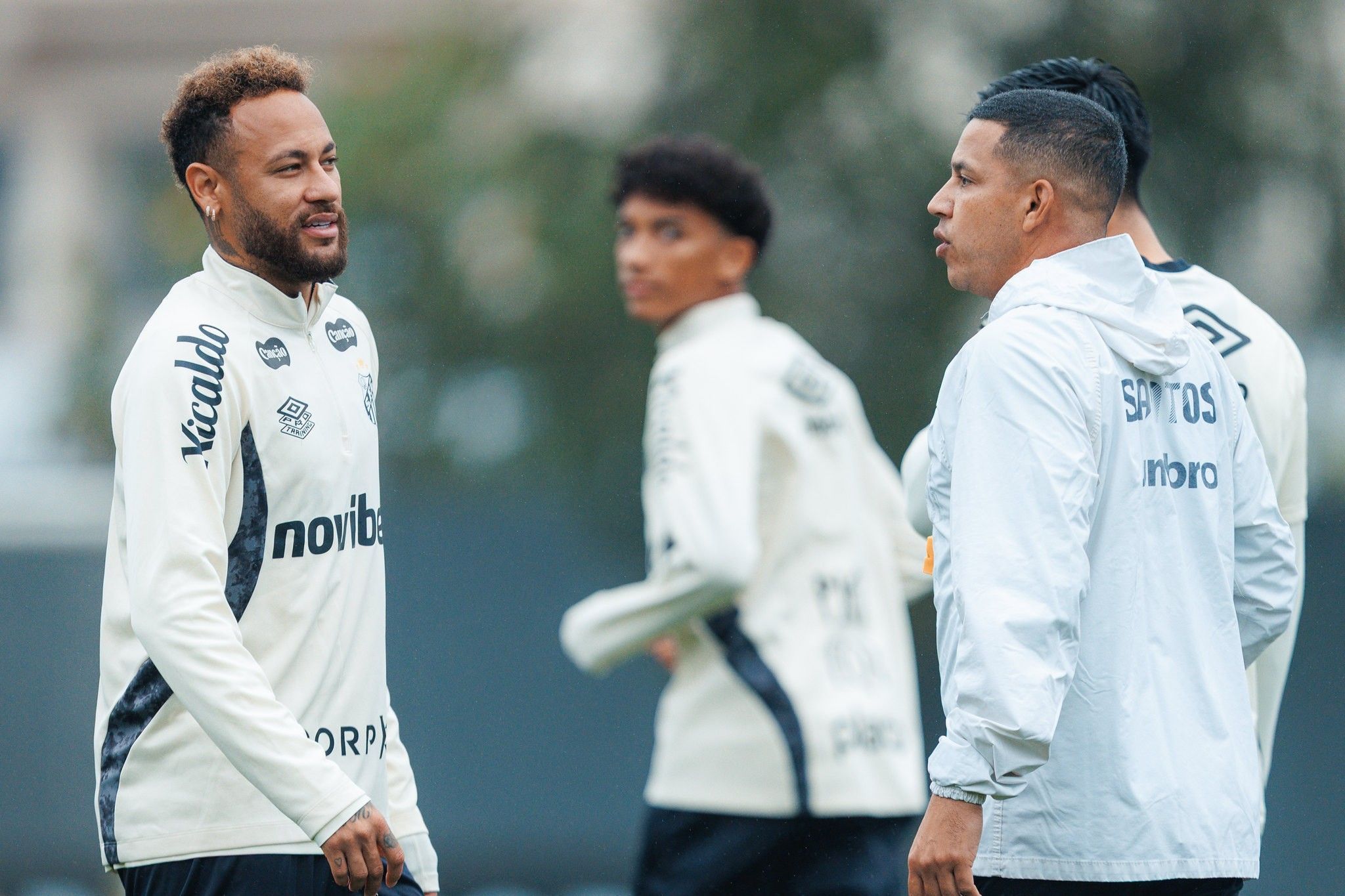 Neymar treina como titular e deve atuar em Santos x Chapecoense; veja provável time