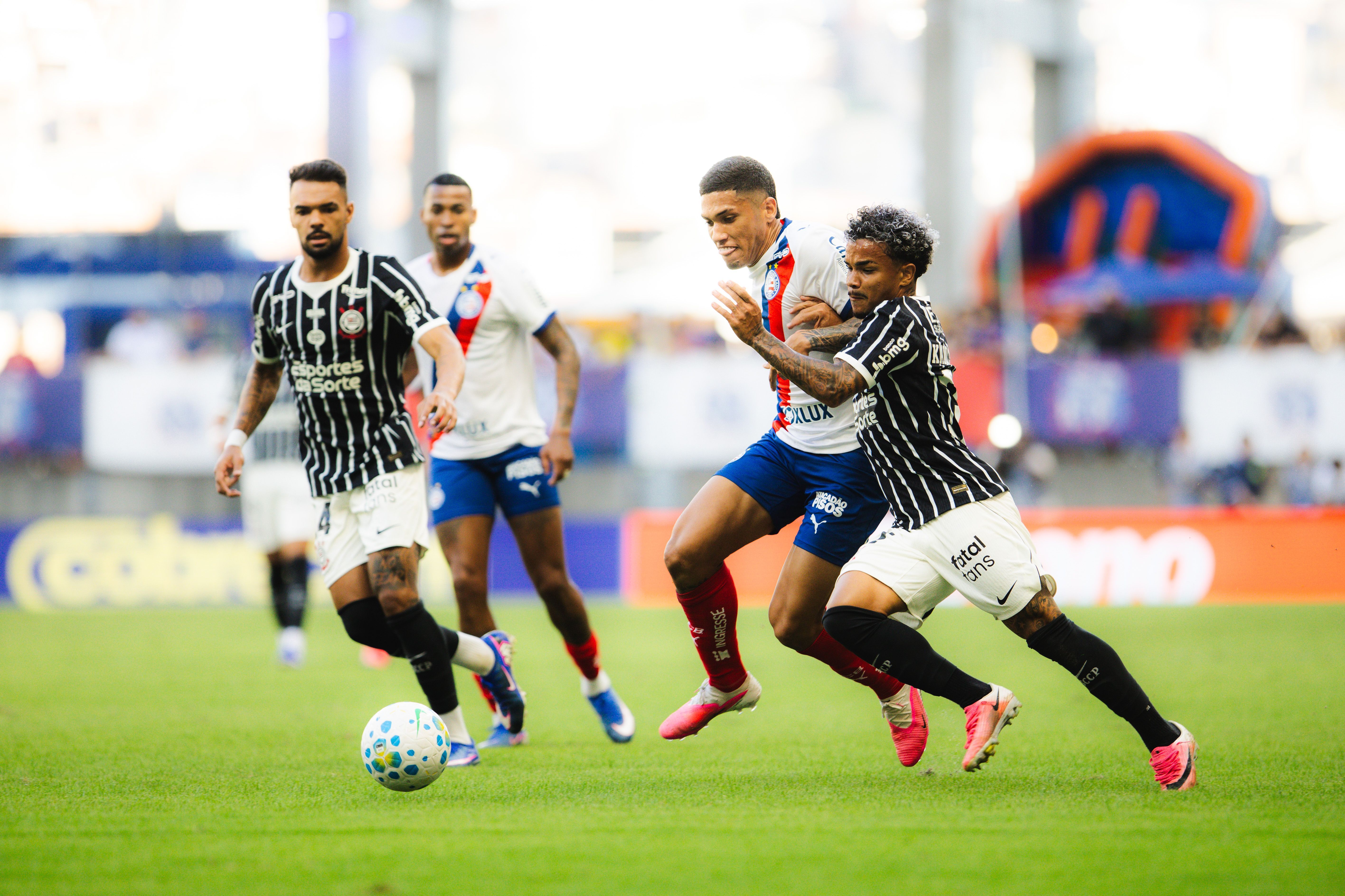 Diniz exalta entrega do Corinthians em empate contra o Bahia: 'Soube se superar'