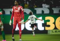 Com gol de 'herói improvável', Atlético vence líder Palmeiras e sobe no Brasileiro