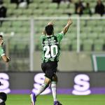 América mostra resistência, vence o Goiás e deixa lanterna da Série B