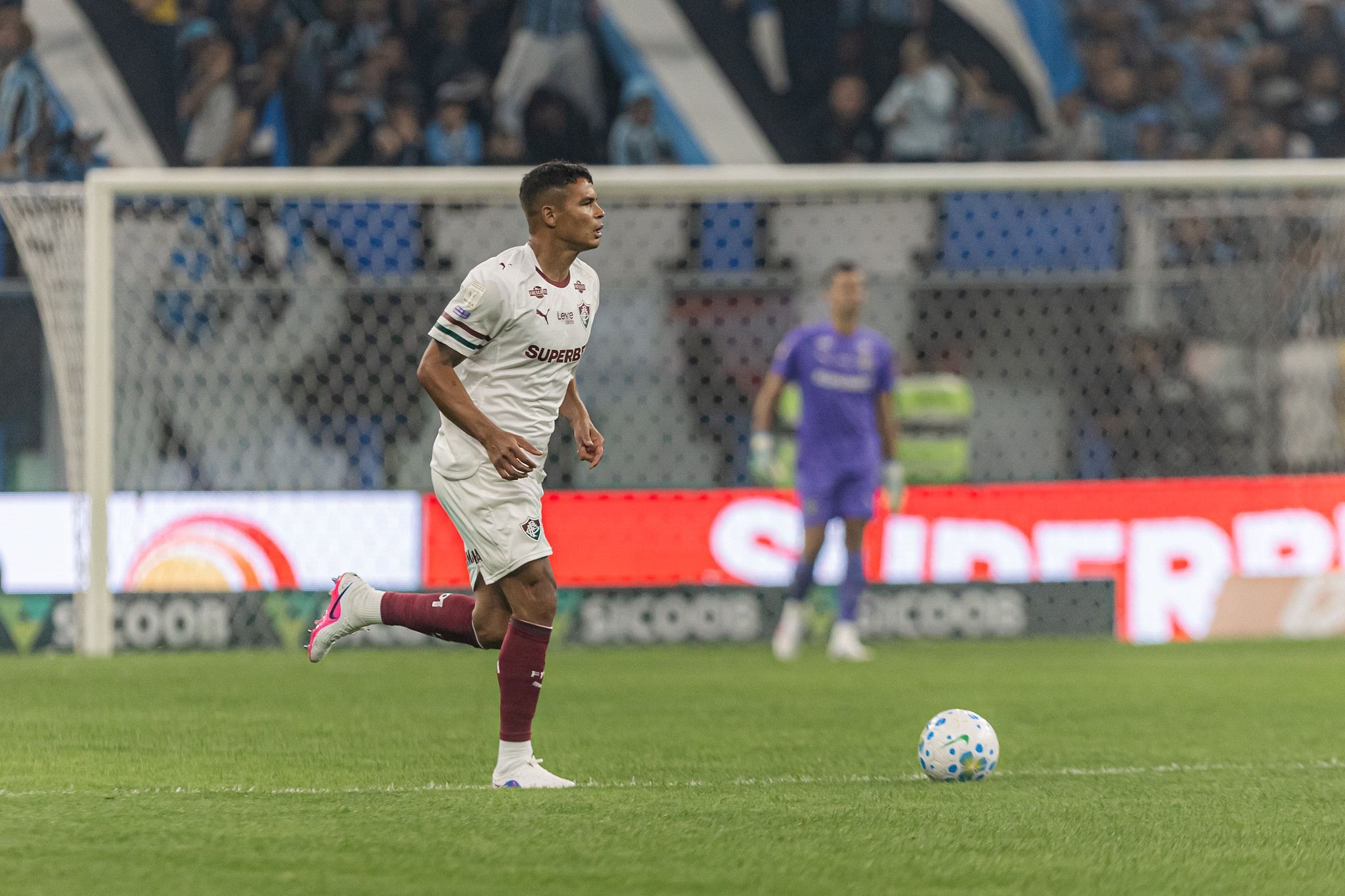 Zubeldía analisa estreia de Thiago Silva, mas lamenta novos vacilos do Fluminense