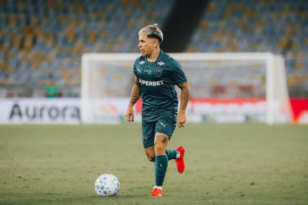 Soteldo em ação na partida entre Fluminense e Bahia