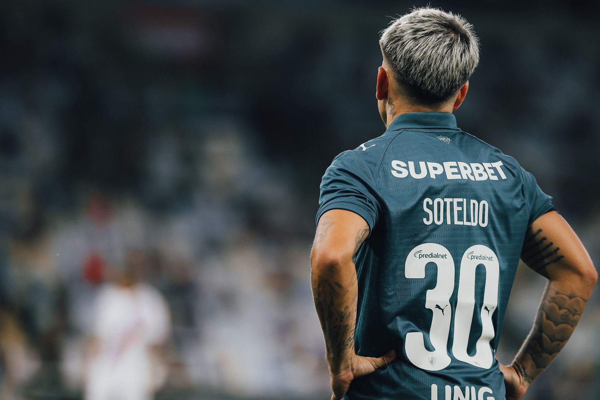 Soteldo faz alerta para o Fluminense no clássico contra o Vasco