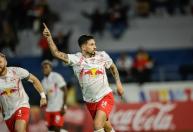 Com um a mais, RB Bragantino elimina Sporting Cristal e avança na Sul-Americana
