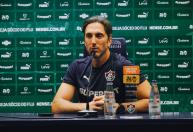 Zubeldía abre o jogo sobre titularidade de Hulk no Fluminense: 'Paciência'