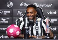 Gabriel Jesus e Ronaldo: reforço do Botafogo explica suas características
