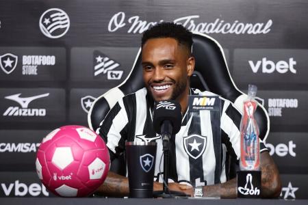 Danilo Pereira foi apresentado na última quinta-feira (30)