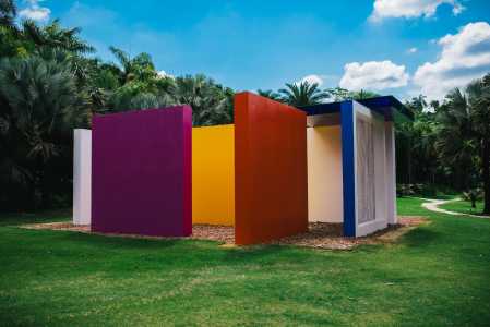 Obra de Hélio Oiticica, Invenção da cor, Penetrável Magic Square nº 5, De Luxe, de 1977.