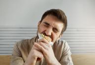 Espirrar logo após comer? Entenda o fenômeno curioso e por que ele acontece