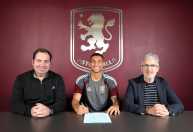 João Gomes, ex-Flamengo deixa Wolverhampton e é anunciado pelo Aston Villa