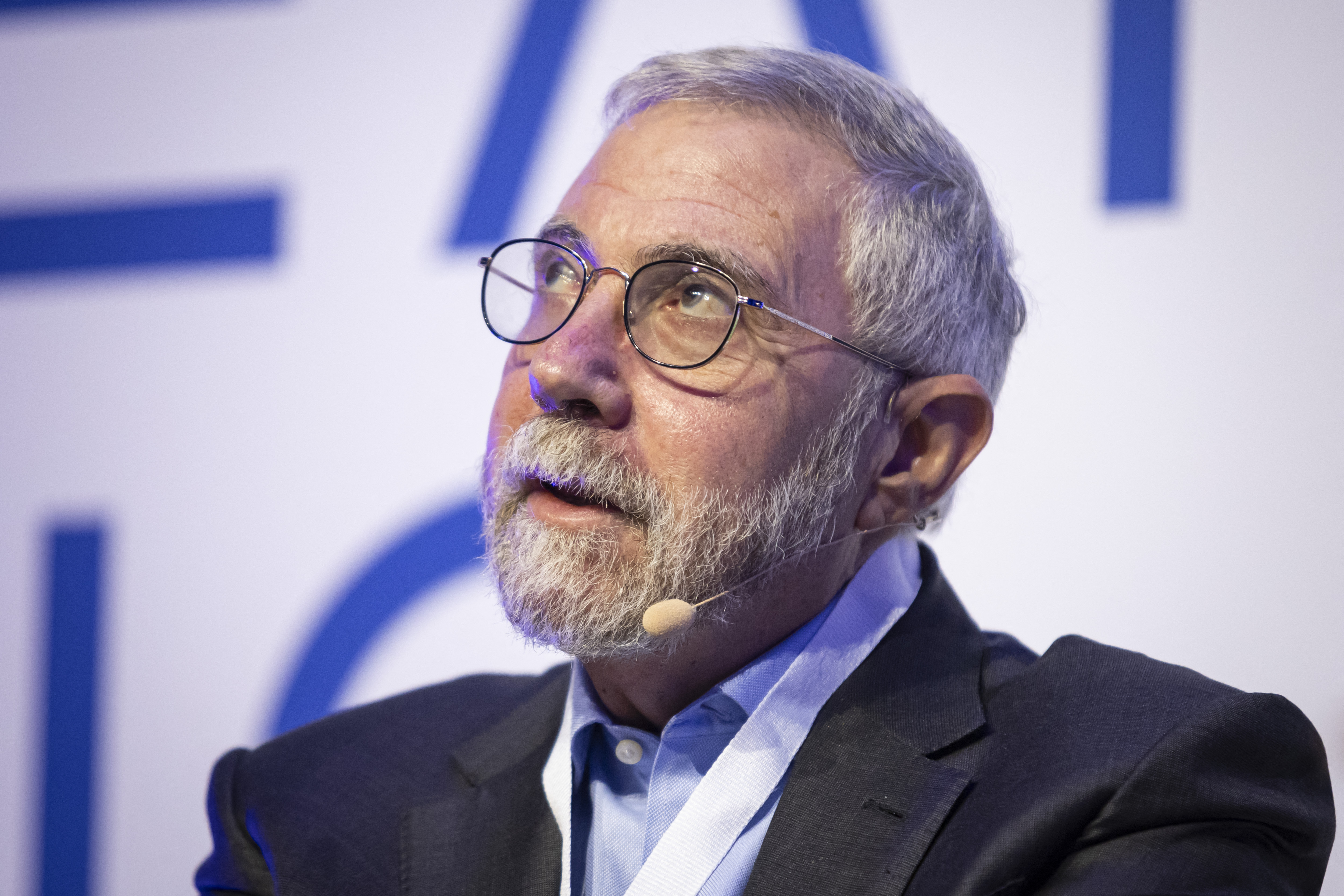 Trump pune o Brasil pelo sucesso do Pix, diz vencedor do Nobel de economia