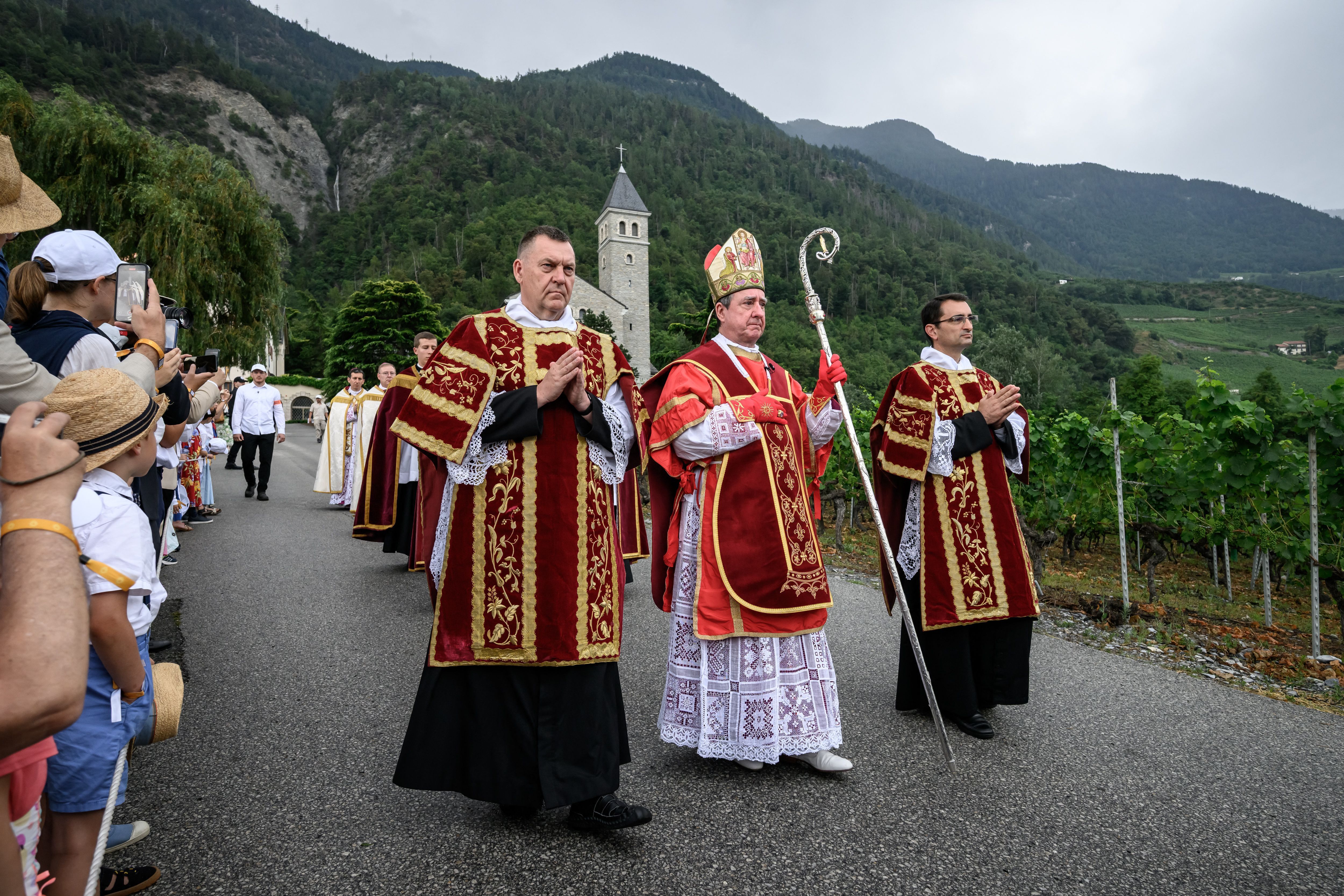 Vaticano excomunga grupo conservador que ordenou bispos sem autorização de Leão XIV