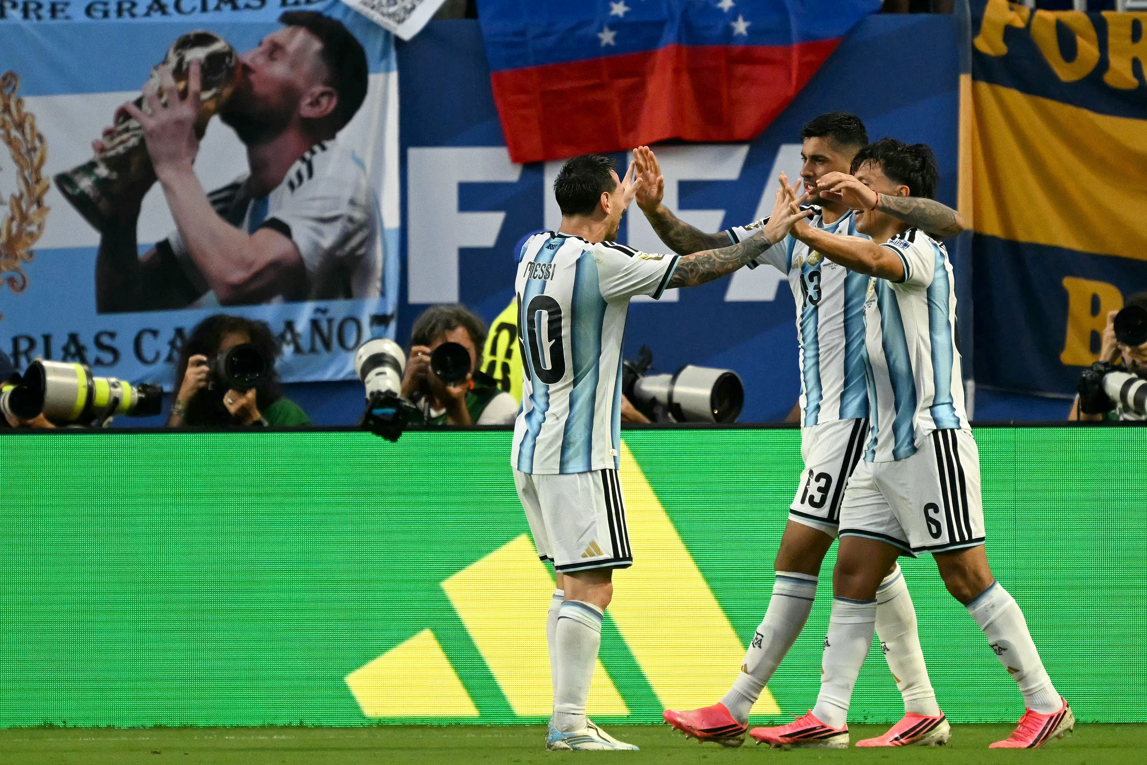 Com muito drama, Argentina vence Cabo Verde na prorrogação e avança às oitavas da Copa