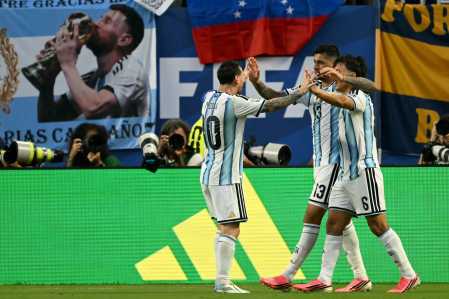 Messi, Romero e Martínez marcaram os gols da Argentina