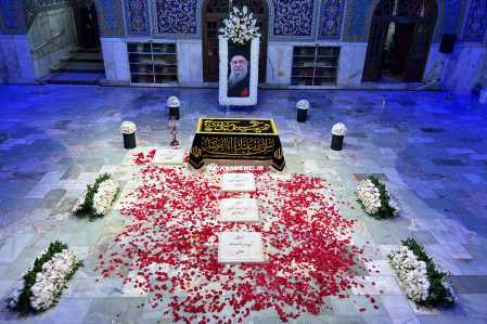 Ali Khamenei foi sepultado nessa sexta-feira (10), após meses da sua morte