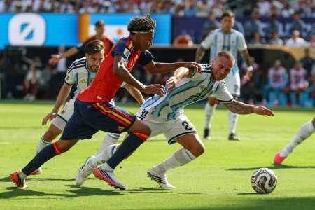 Lamine Yamal e Mac Allister em Espanha x Argentina